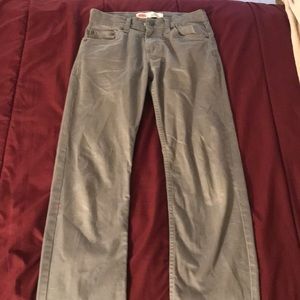 Gray Levi’s jeans